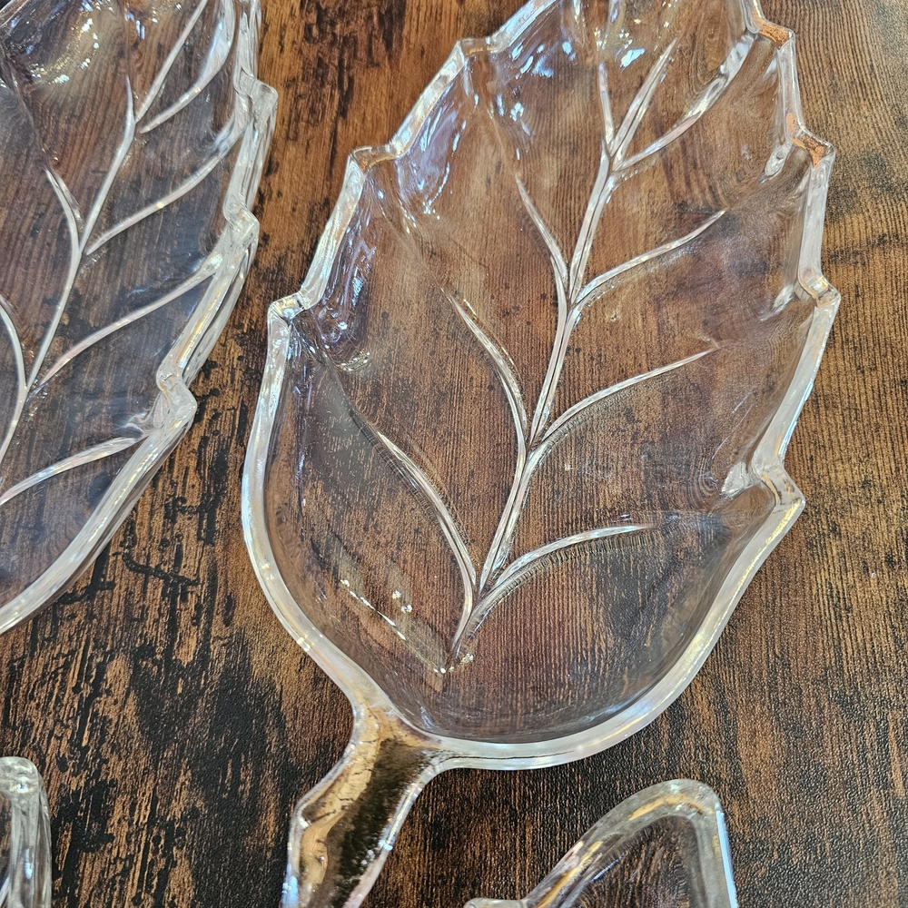 Source Unknown Transparent Leaf Glass Plates - Picture 12 of 17